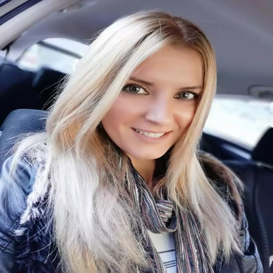 Ξανά ερωτευμένος ο Γιάννης Πάριος: Η ξανθιά, κατά πολύ νεότερη σύντροφος του τραγουδιστή