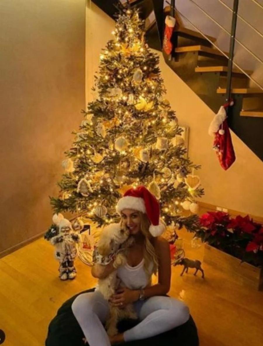 Κωνσταντίνα Σπυροπούλου: Γυμναστήριο στο σαλόνι και θέα στη θάλασσα – Φωτογραφίες από την πολυτελή μεζονέτα της στη Βούλα