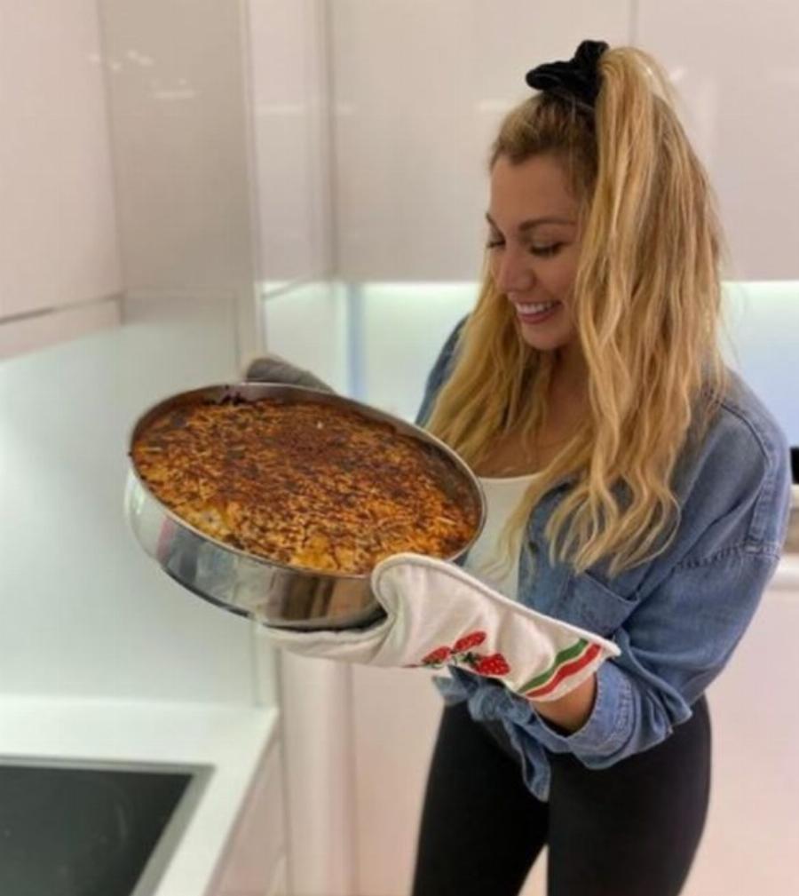 Κωνσταντίνα Σπυροπούλου: Γυμναστήριο στο σαλόνι και θέα στη θάλασσα – Φωτογραφίες από την πολυτελή μεζονέτα της στη Βούλα