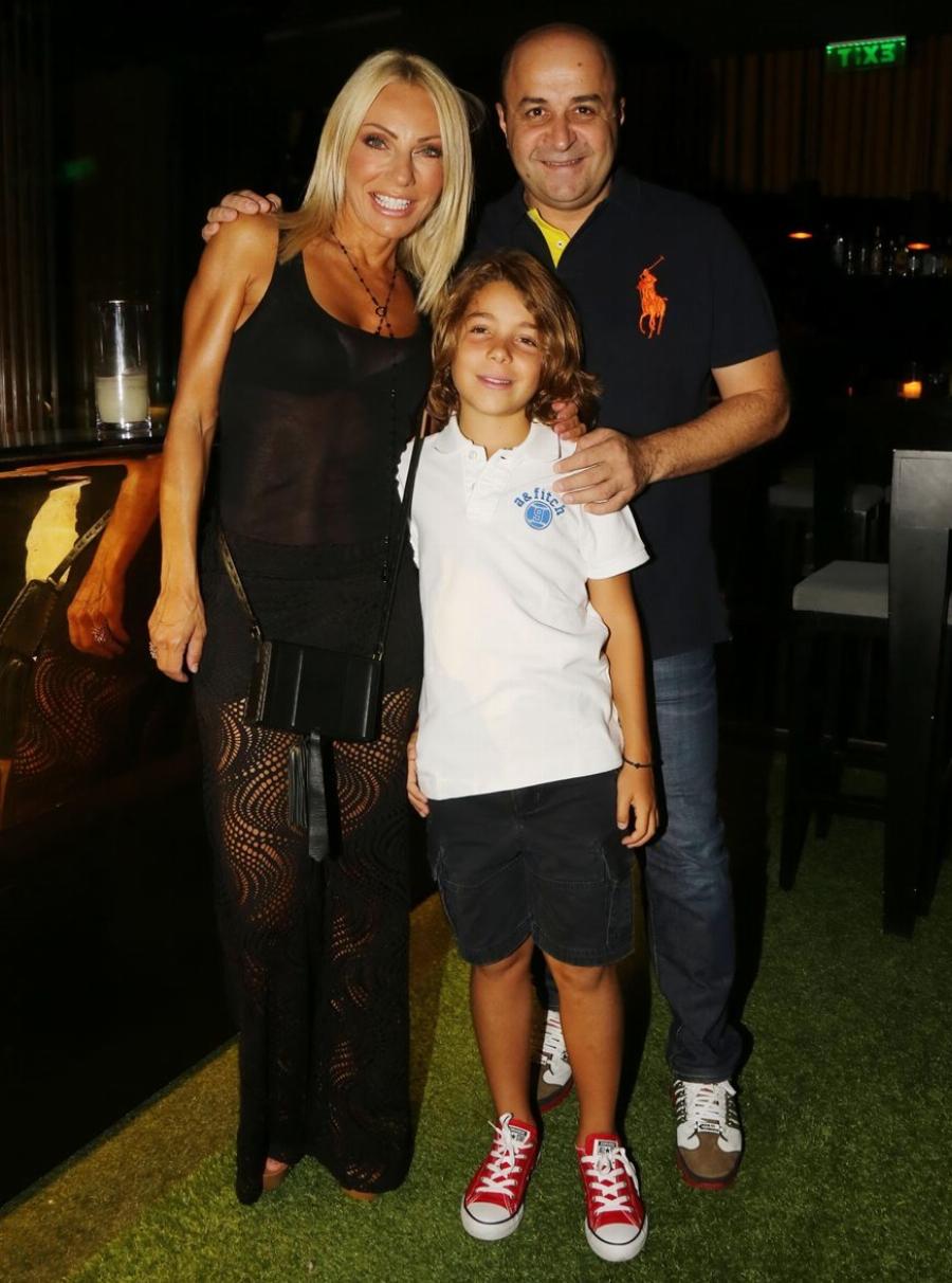 Μάρκος Σεφερλής- Έλενα Τσαβαλιά: Περήφανοι γονείς – Ο γιος τους μεγάλωσε, κοντεύει τα 18 και είναι ένας γοητευτικός νεαρός