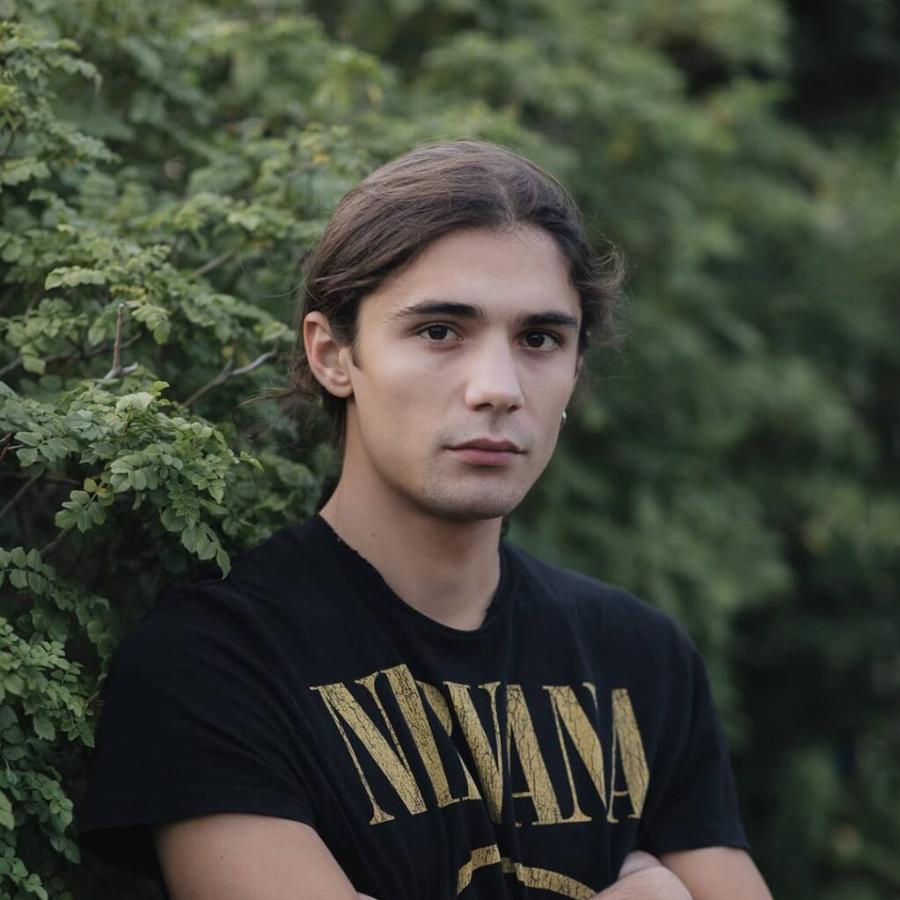 Κώστας Νικούλι: Η επιτυχία στον «Σασμό», η καταγωγή από την Αλβανία, ο έρωτας με πανέμορφη ηθοποιό και το βραβείο