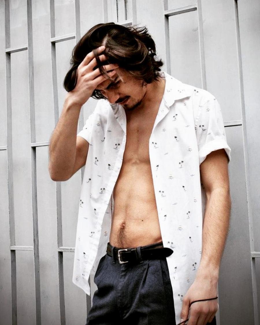 Κώστας Νικούλι: Η επιτυχία στον «Σασμό», η καταγωγή από την Αλβανία, ο έρωτας με πανέμορφη ηθοποιό και το βραβείο