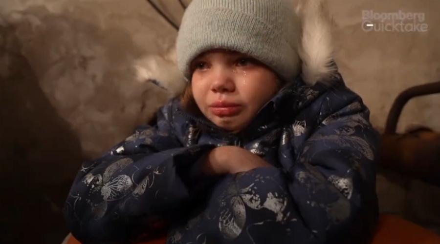 Δακρύζει ο πλανήτης για τους άμαχους στην Ουκρανία: «Δεν θέλω να πεθάνω» λέει παιδάκι μέσα από καταφύγιο