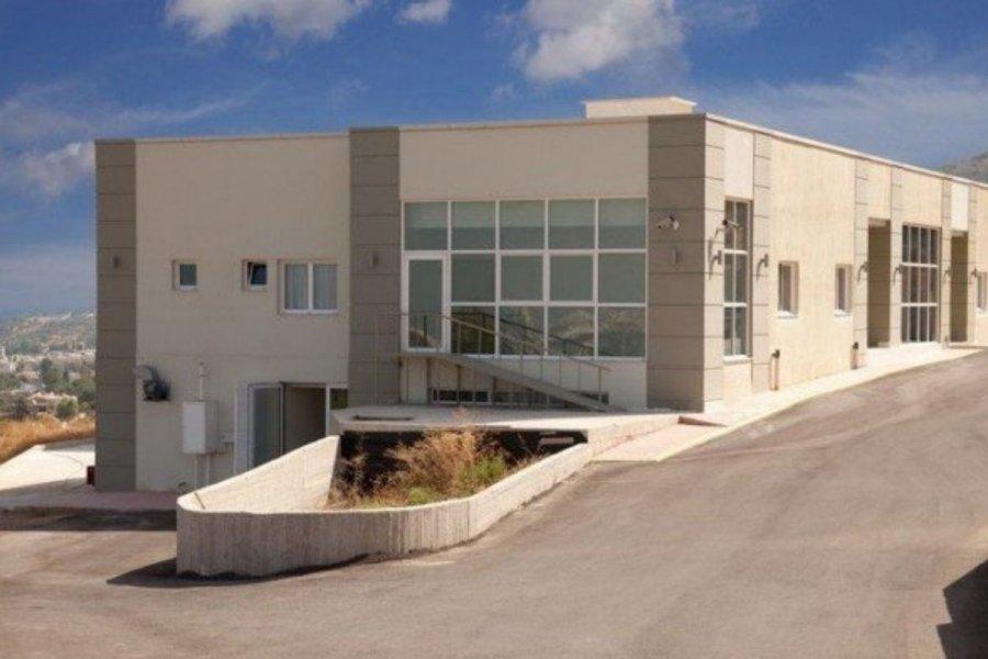 Χανιά: Βρήκαν στο σπίτι της ιδιοκτήτριας του γηροκομείου 105.000 ευρώ, κοσμήματα αξίας και βέρες ανθρώπων που κατέληξαν