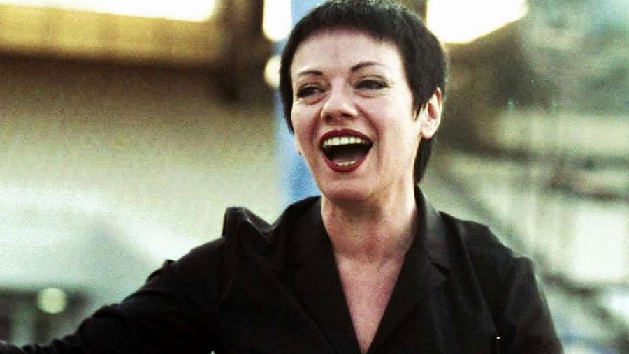 Μαλβίνα Κάραλη: Το ανήσυχο πνεύμα της δημοσιογραφίας, το πραγματικό όνομα, οι γάμοι, οι αξέχαστες ατάκες και το μοναχικό τέλος στα 50