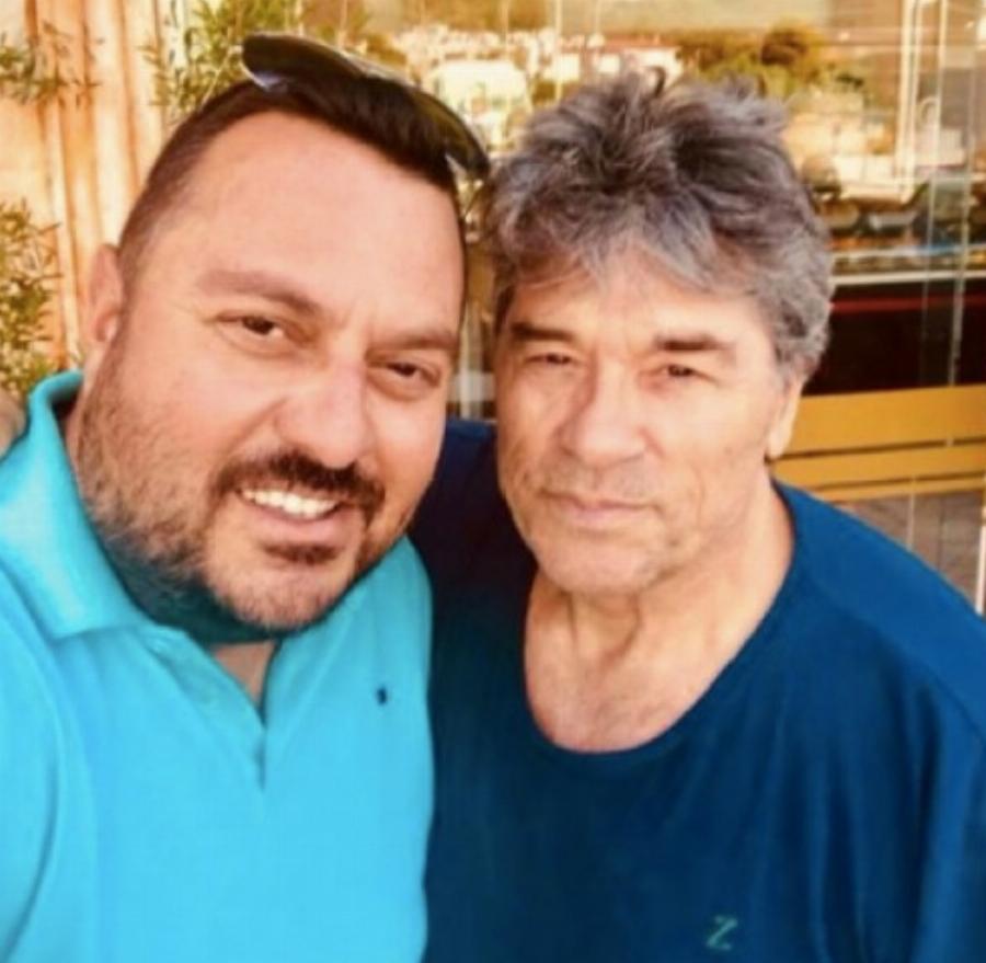 Πάνος Μιχαλόπουλος: Ο ζεν πρεμιέ των 70s, η τεράστια επιτυχία στην τηλεόραση, ο γάμος με την Κορομηλά και η ζωή στα κτήματα στη Μεσσηνία