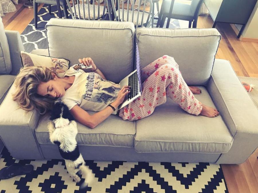 Ντορέττα Παπαδημητρίου: Το τρομερό σπίτι στα Νότια Προάστια, η σικ διακόσμηση και το μαγευτικό μπαλκόνι