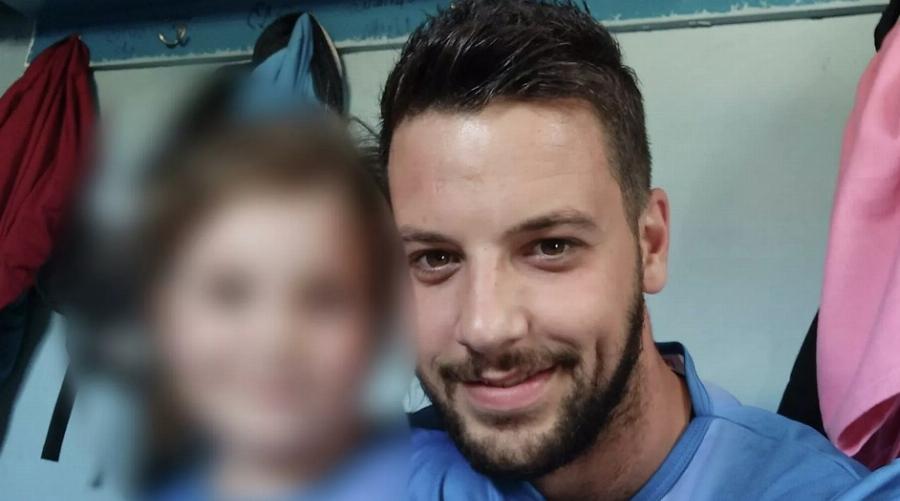 «Εικασίες, κουτσομπολιά –Στην κηδεία ήταν στήλη άλατος»: Το ξέσπασμα φίλου του πατέρα των 3 νεκρών παιδιών