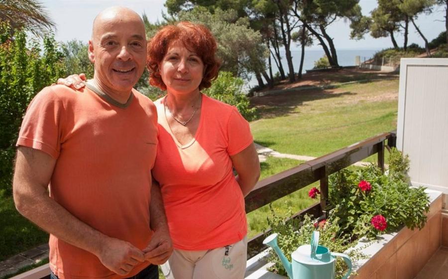 Ζευγάρι από Χαλκιδική: Άνοιξαν το σπίτι τους σε Ουκρανούς πρόσφυγες – Παρακινούν κι άλλους να πράξουν το ίδιο