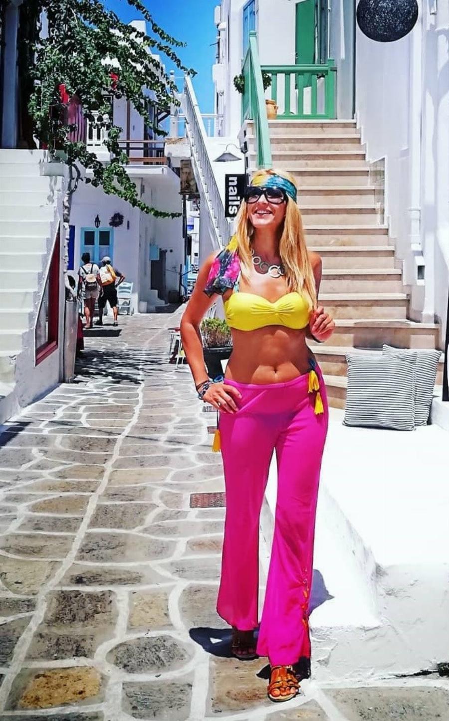 Ξανά ερωτευμένος ο Γιάννης Πάριος: Η ξανθιά, κατά πολύ νεότερη σύντροφος του τραγουδιστή