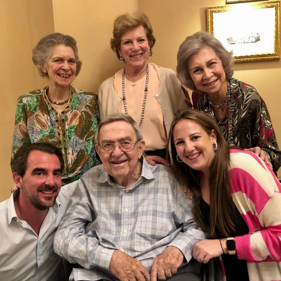 Κωνσταντίνος Β΄: Ο θρόνος στα 24, η γυναίκα της ζωής του, ο παραμυθένιος γάμος και το τούνελ που οδηγούσε τη Βουγιουκλάκη στο παλάτι