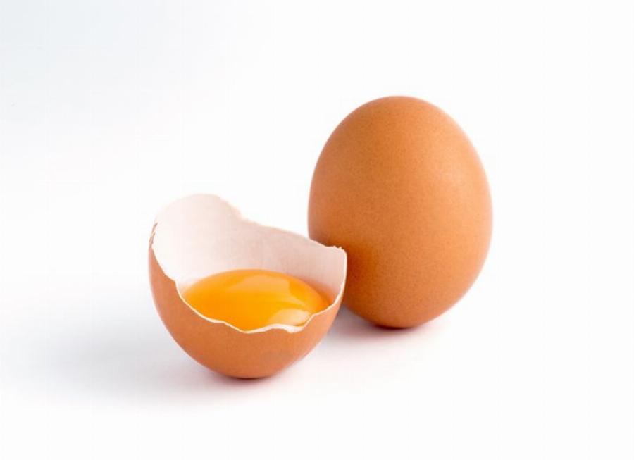 Ο λόγος που είναι λάθος όταν τρώμε ξεχωριστά το ασπράδι από τον κρόκο του αυγού