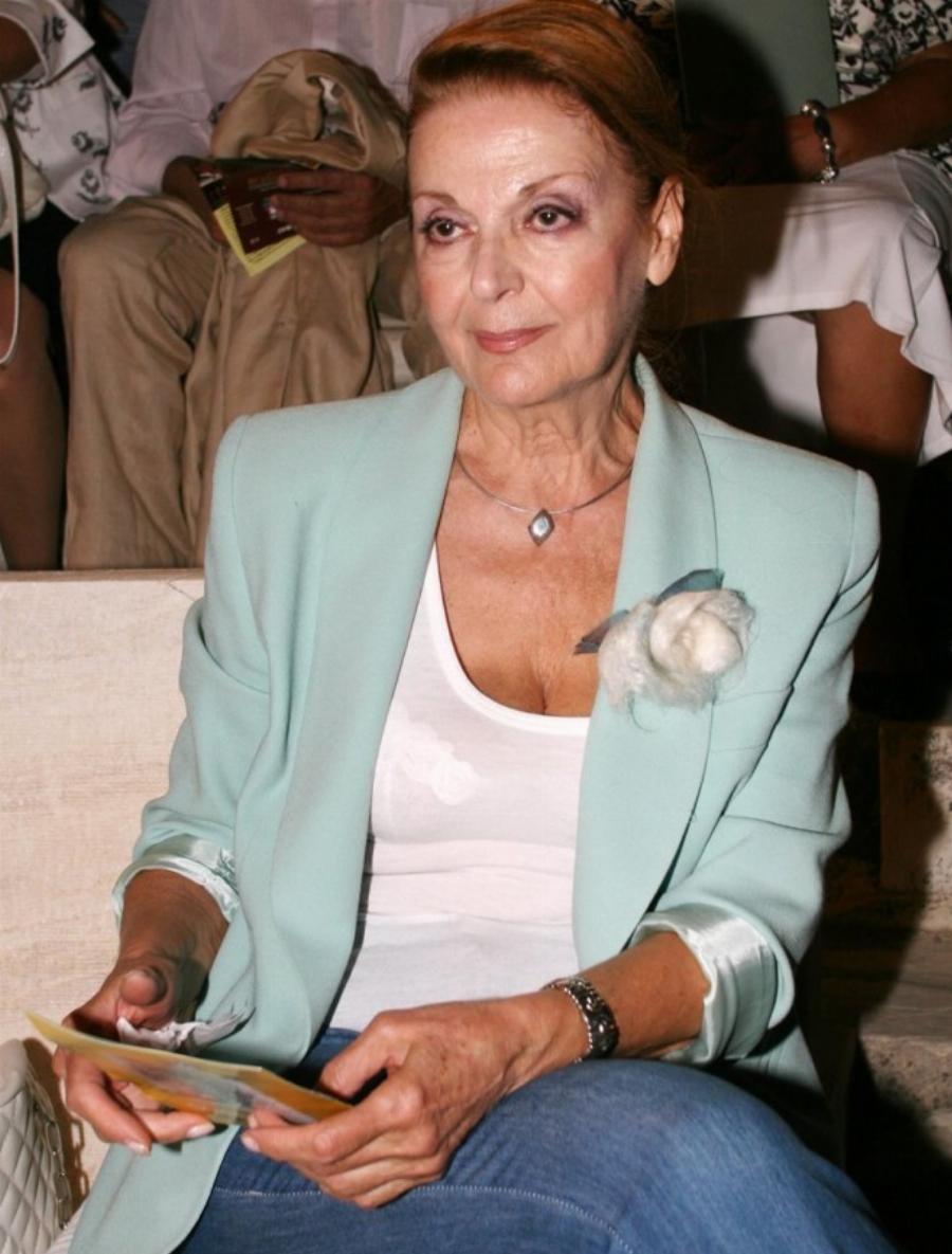 Κοραλία Καράντη: Η νονά Έλλη Λαμπέτη, η οικογένεια στην Αφρική, ο γάμος στις 11 το βράδυ, τα διαζύγια, ο γιος της και η παρενόχληση