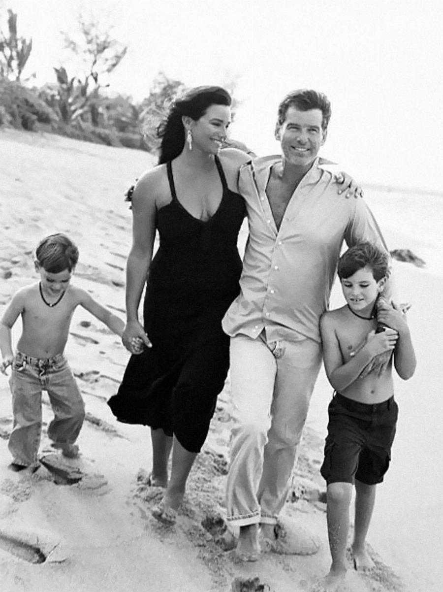 Ο Πιρς Μπρόσναν με τη σύζυγό του δείχνουν πως παραμένουν ερωτευμένοι όπως την πρώτη φορά, όσα χρόνια και αν περάσουν