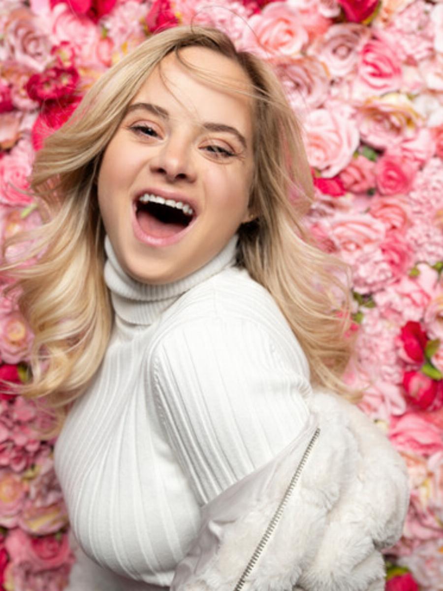 Victoria’s Secret: Το νέο της μοντέλο είναι η πανέμορφη Sofia Jirau με σύνδρομο Down