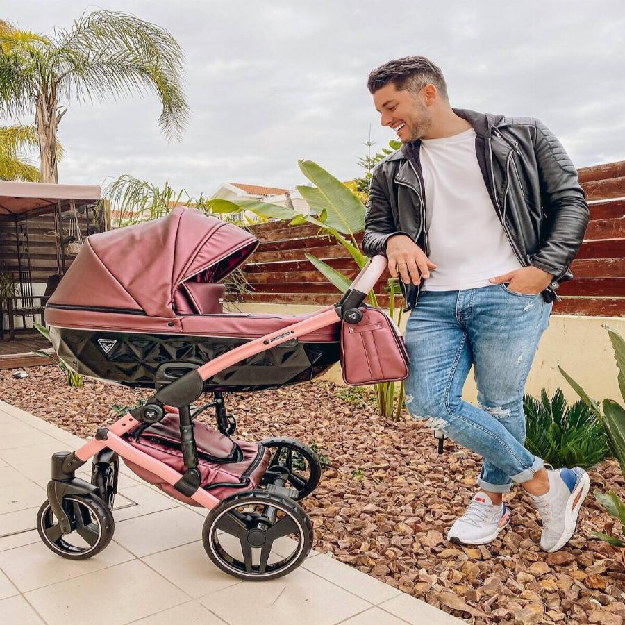 Παναγιώτης Θεόφιλος: «Έχω τρελαθεί από ευτυχία» – Όσα είπε για την γέννηση της κόρης του