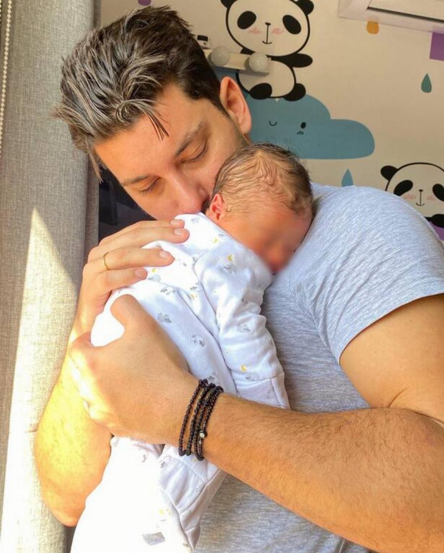 Παναγιώτης Θεόφιλος: «Έχω τρελαθεί από ευτυχία» – Όσα είπε για την γέννηση της κόρης του