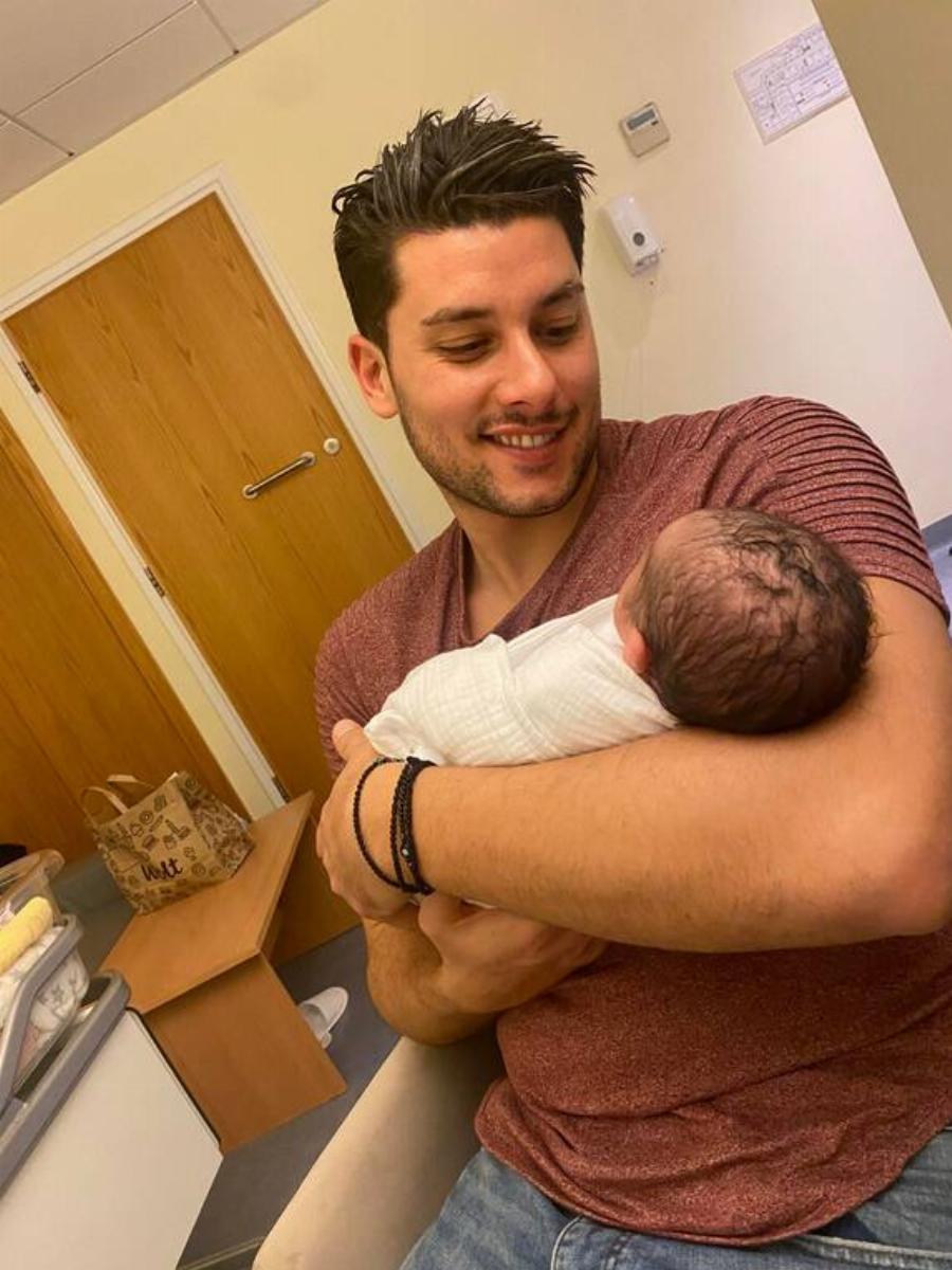 Παναγιώτης Θεόφιλος: «Έχω τρελαθεί από ευτυχία» – Όσα είπε για την γέννηση της κόρης του