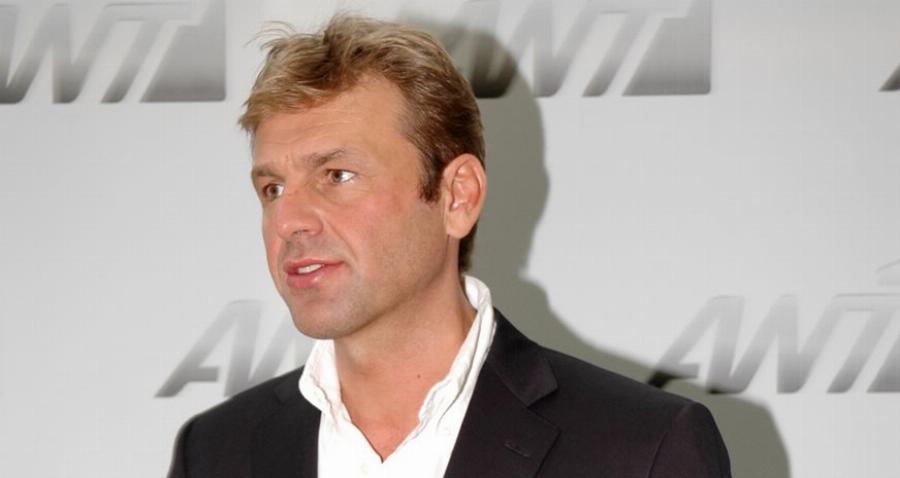 Απόστολος Γκλέτσος: Το τροχαίο ατύχημα, ο γάμος για πλάκα με την Λυκουρέζου και η πανέμορφη κόρη του