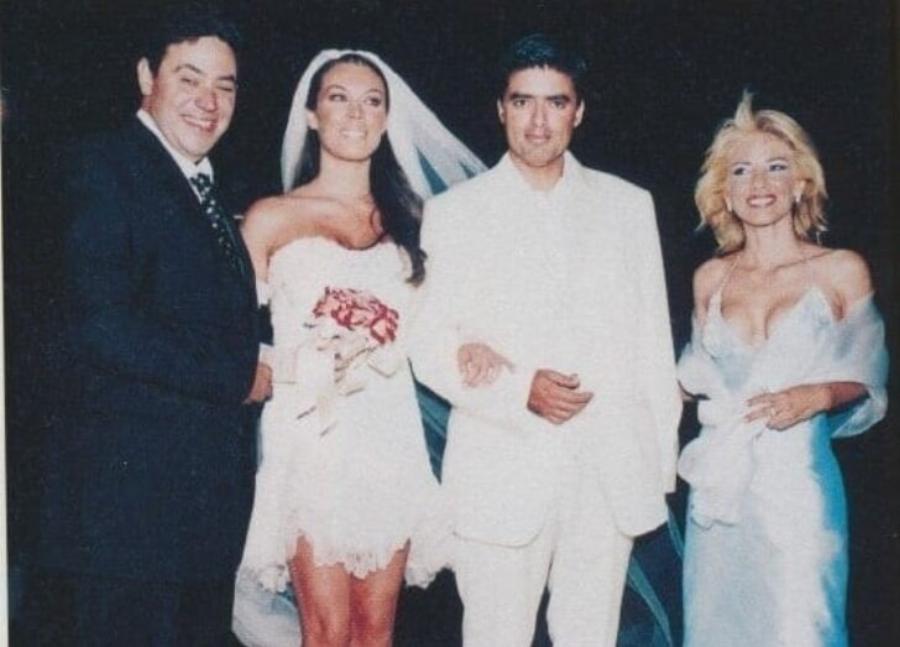 Γόβες που έλαμπαν, μίνι νυφικό, έντονο βάψιμο: Σπάνιες φωτογραφίες από τον γάμο της Στεφανίδου με τον Ευαγγελάτο
