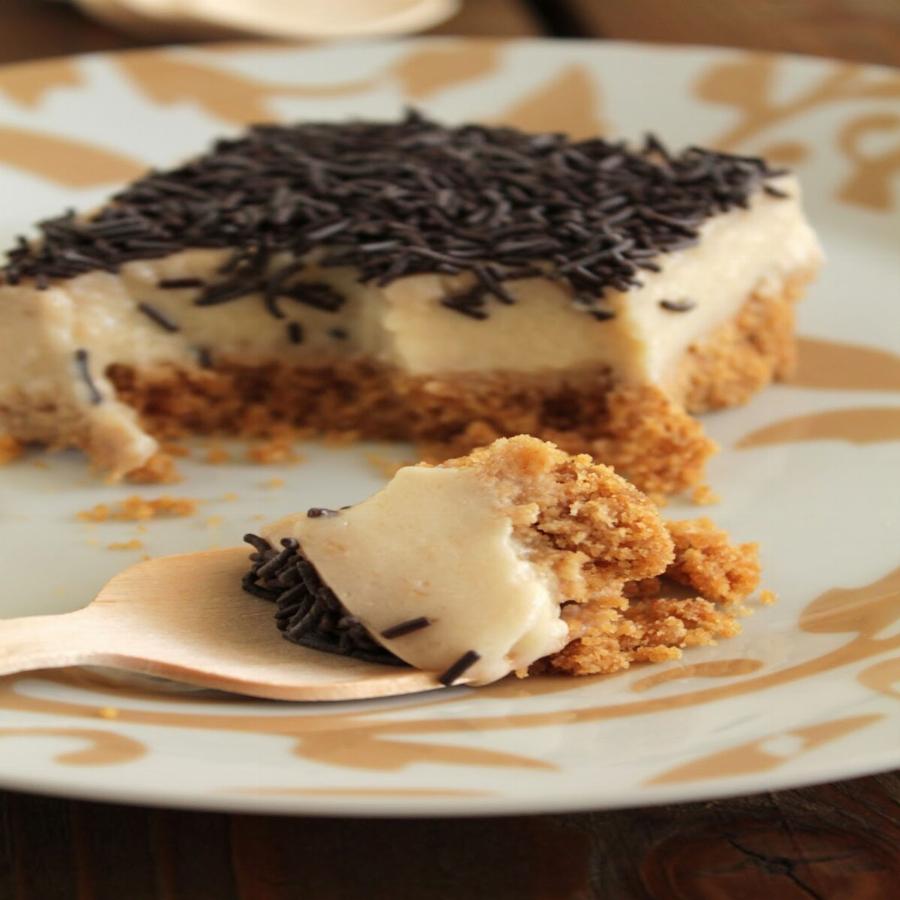 Η πιο γλυκιά αμαρτία: Μπισκοτογλυκό ψυγείου με γιαούρτι και μπανάνα έτοιμο μόνο σε 15′