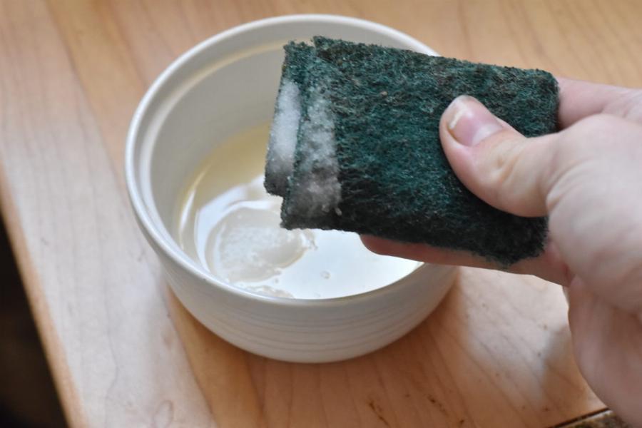 Σκουριά στο μπάνιο: Το σπιτικό καθαριστικό που θα εξαφανίσει τη σκουριά στο λεπτό