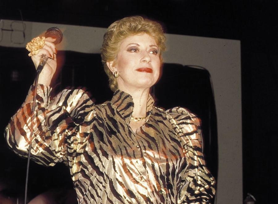 Δούκισσα: Η ετεροθαλής αδερφή, η σχέση με τον παντρεμένο Τόλη Βοσκόπουλο, η μάχη με τον καρκίνο και η ανεκπλήρωτη επιθυμία της