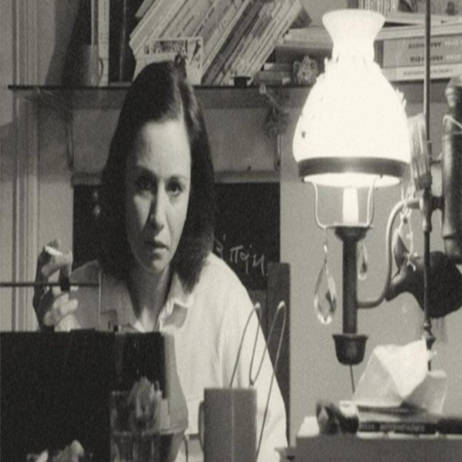 Κατερίνα Γώγου: Η γυναίκα-θαύμα, η αναρχική ποιήτρια, η χρήση ουσιών για να σώσει την κόρη της και η αυτοκτονία στα 53 της