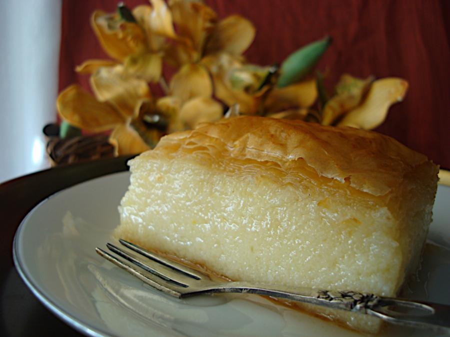 Η πιο γλυκιά αμαρτία: Η συνταγή για γαλακτομπούρεκο με ονειρεμένο σιρόπι και τραγανό φύλλο