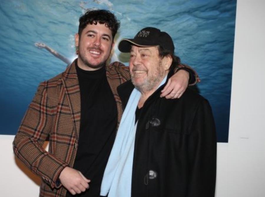 Σοφία Αλιμπέρτη – Γιάννης Πάριος: Βρέθηκαν μαζί στην πρώτη έκθεση φωτογραφίας του μεγάλου γιου τους