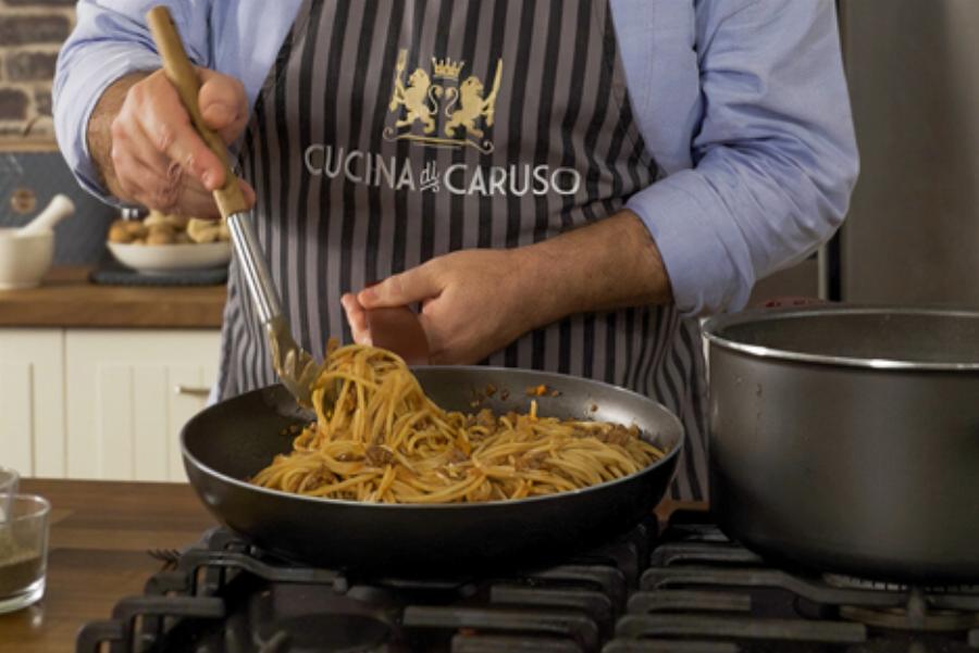 Πεντανόστιμο αποτέλεσμα: Kιμάς και κασέρι τυλιγμένα μέσα σε μπέικον – Το απόλυτο λαχταριστό σνακ