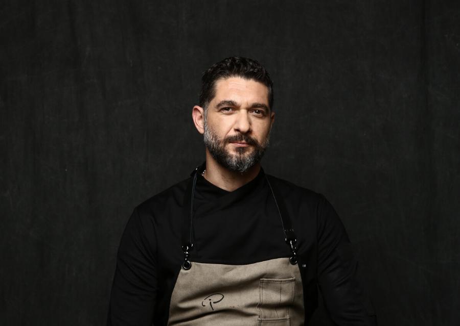 Πάνος Ιωαννίδης: Τα πρώτα χρόνια της ζωής του γοητευτικού σεφ, η τηλεόραση, ο λόγος που δεν παντρεύτηκε και η πίστη του στο Θεό