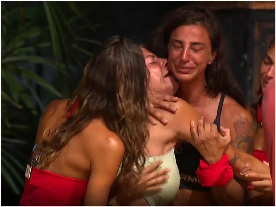 «Πονάει η ψυχή μου» φώναζε ζητώντας τη να παραμείνει στο Survivor: Πνίγηκε στο κλάμα η Ευρυδίκη Παπαδοπούλου