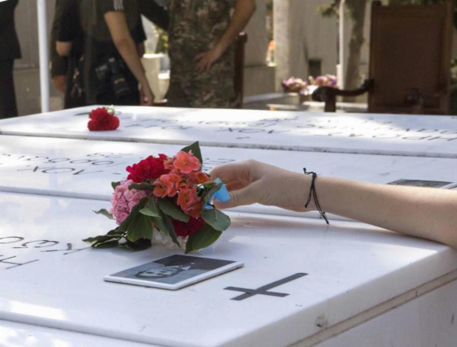 Άγιος Παΐσιος: «Να προσευχόμαστε για τους αγαπημένους μας κεκοιμημένους – Τα μνημόσυνα είναι ο καλύτερος δικηγόρος για τις ψυχές»