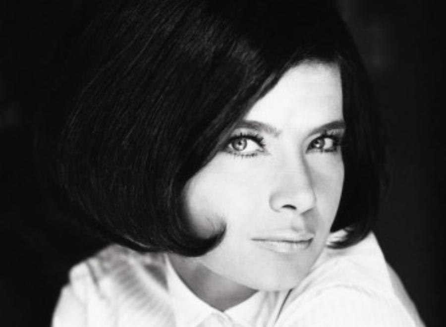 Τζένη Καζάκου: «Είναι ανόητο να με συγκρίνουν με τη γιαγιά μου, Τζένη Καρέζη»