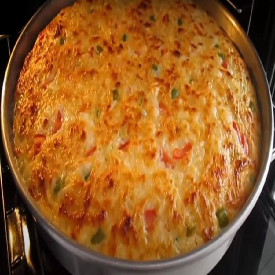 Αυθεντική σμυρνέικη συνταγή για όλη την οικογένεια – Εύκολη, αφράτη πίτα σαν σουφλέ με πατάτες και πιπεριές