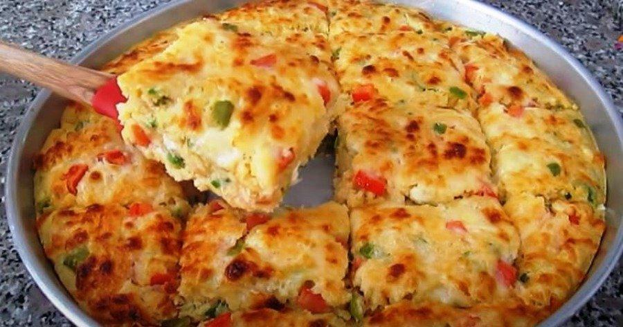 Αυθεντική σμυρνέικη συνταγή για όλη την οικογένεια – Εύκολη, αφράτη πίτα σαν σουφλέ με πατάτες και πιπεριές