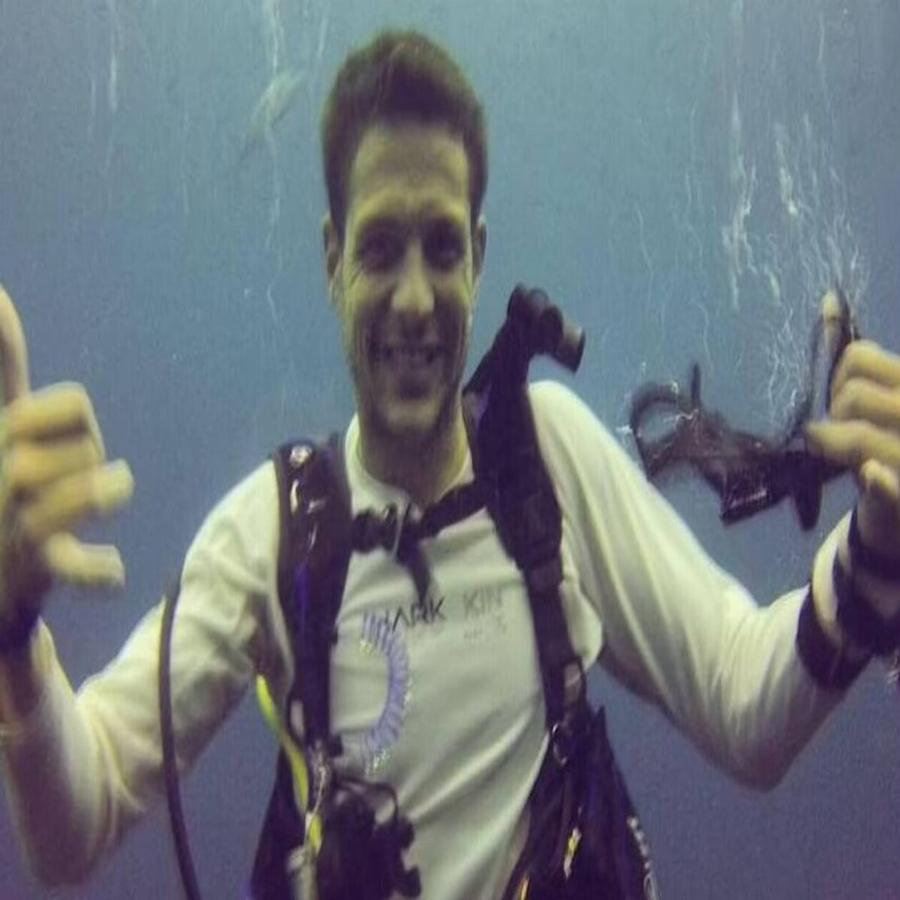 Έκαναν εμετό από τον τρόμο τους οι αυτόπτες μάρτυρες – Αυτός είναι ο Βρετανός που τον κατασπάραξε ο καρχαρίας