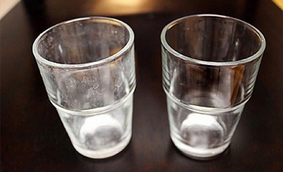 Θαμπά ποτήρια: Τα 3 μυστικά κόλπα για να λάμπουν μετά το πλυντήριο πιάτων