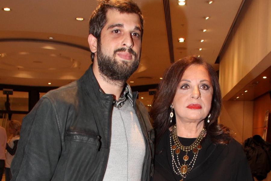 Χάρις Αλεξίου: Οι αξέχαστες συνεργασίες, οι δύο γάμοι, η υιοθεσία του γιου της, το τέλος στην καριέρα της και η μάχη με τον καρκίνο