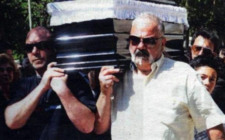 Ανδρέας Ντούζος: Ο γάμος με τη γυναίκα της ζωής του στα 18, τα διάσημα παιδιά, η άνανδρη πρόταση και το ατύχημα που του στοίχισε τη ζωή