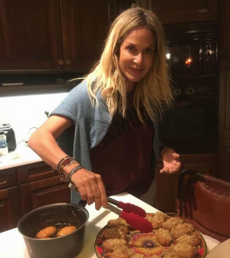 Άννα Βίσση: Το εντυπωσιακό σπίτι της στην Εκάλη θυμίζει παλάτι – Διαθέτει πισίνα, γήπεδο τένις και μεγάλο μποστάνι με δικά της φρούτα και λαχανικά