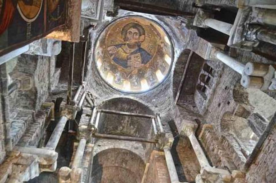 Παναγία Παρηγορίτισσα: Η Βυζαντινή εκκλησία της Άρτας με τον τρούλο που αιωρείται, ο θρύλος με τον πρωτομάστορα και η δολοφονία του βοηθού