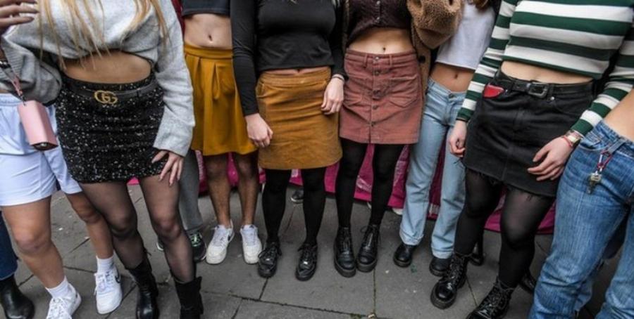 Μαθητές: Φόρεσαν κοντές φούστες και σορτς ως απάντηση στο σeξιστικό σχόλιο καθηγήτριας σε συμμαθήτριά τους