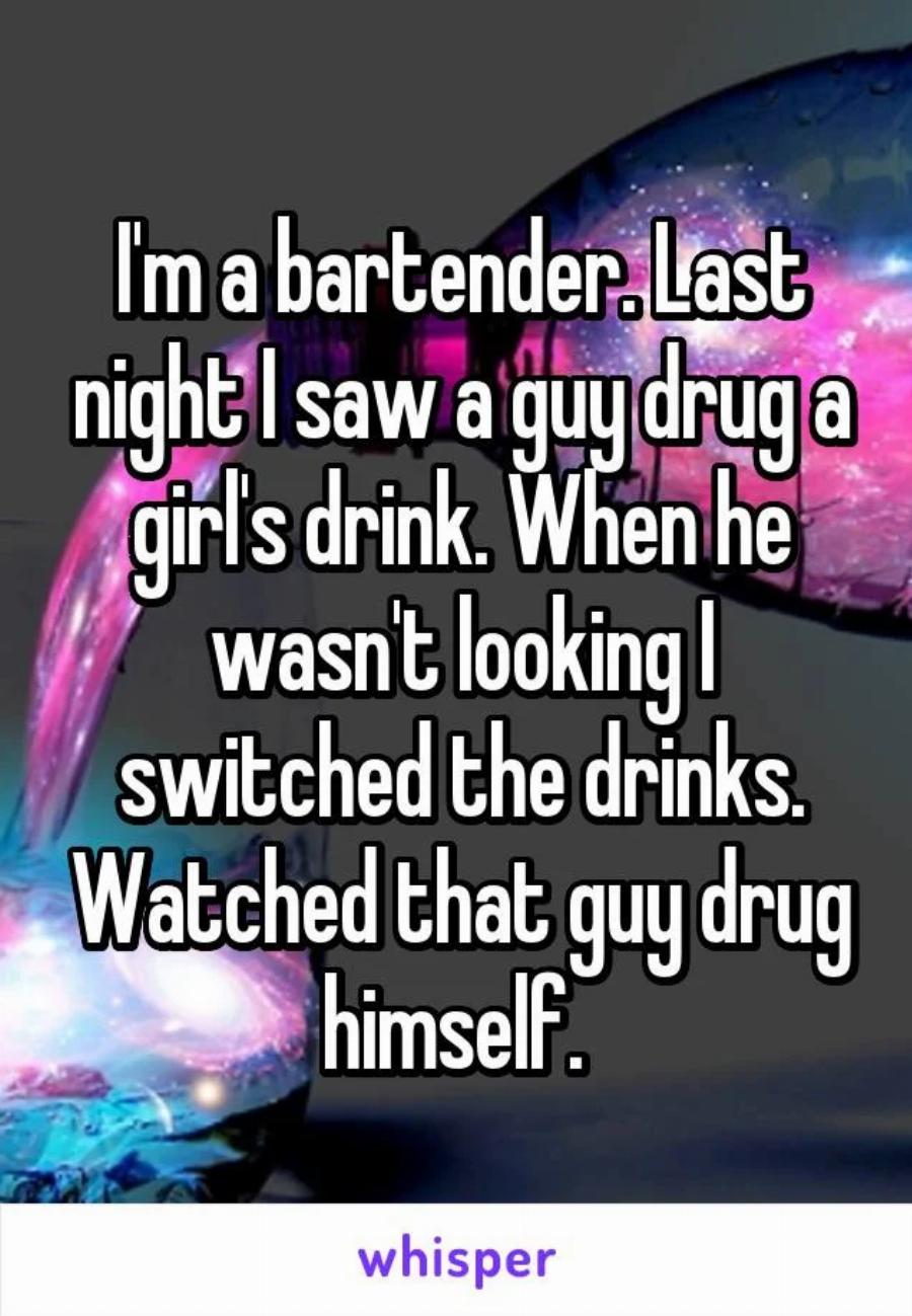 Μπάρμαν – ήρωας: Είδε τύπο να ρίχνει χάπι στο ποτό κοπέλας, αντάλλαξε τα ποτήρια και τον άφησε να ναρκώνει τον εαυτό του