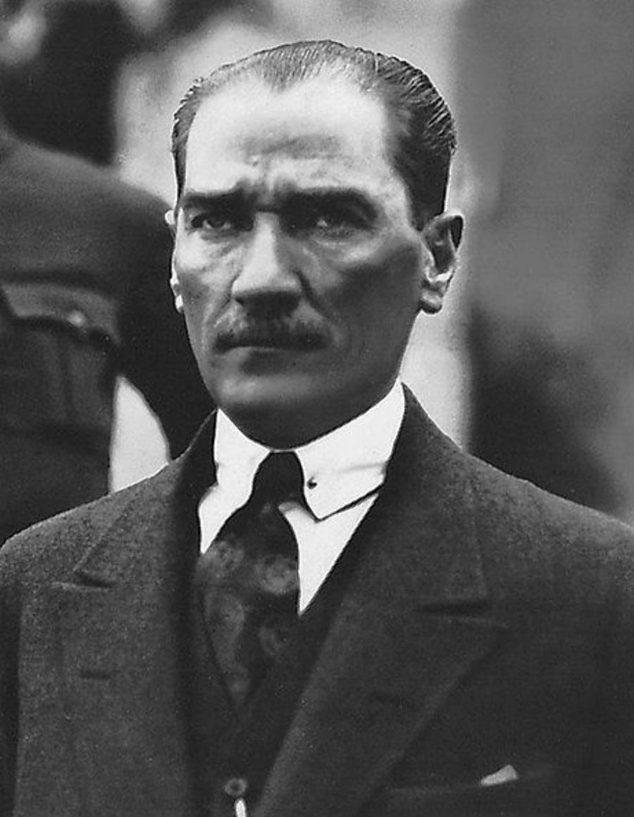 Ζωζώ Νταλμάς: Η έντονη ζωή μιας μποέμισσας και ο απαγορευμένος έρωτας της γυναίκας των Ελληνικών τσιγάρων Sante