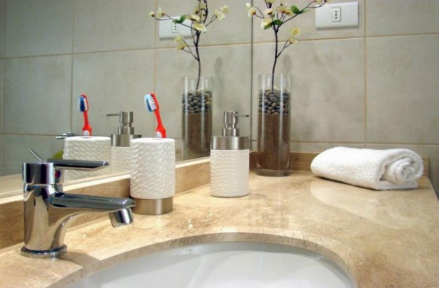 Αστραφτερό μπάνιο: Τα 10 μοναδικά κόλπα για να λάμπει από καθαριότητα