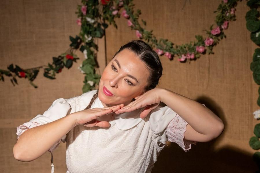 Αλίκη Κατσαβού: Η ορφάνια στα 13, ο γάμος που δεν γνωρίζουμε, η παρενόχληση σε οντισιόν και ο θάνατος του Βουτσά