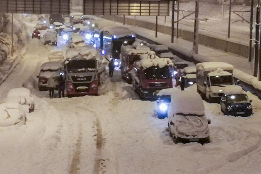 Η ιστορία αγάπης του Νίκου και της Δήμητρας: Εγκλωβίστηκαν στην Αττική οδό και αποφάσισαν να τα ξαναβρούν