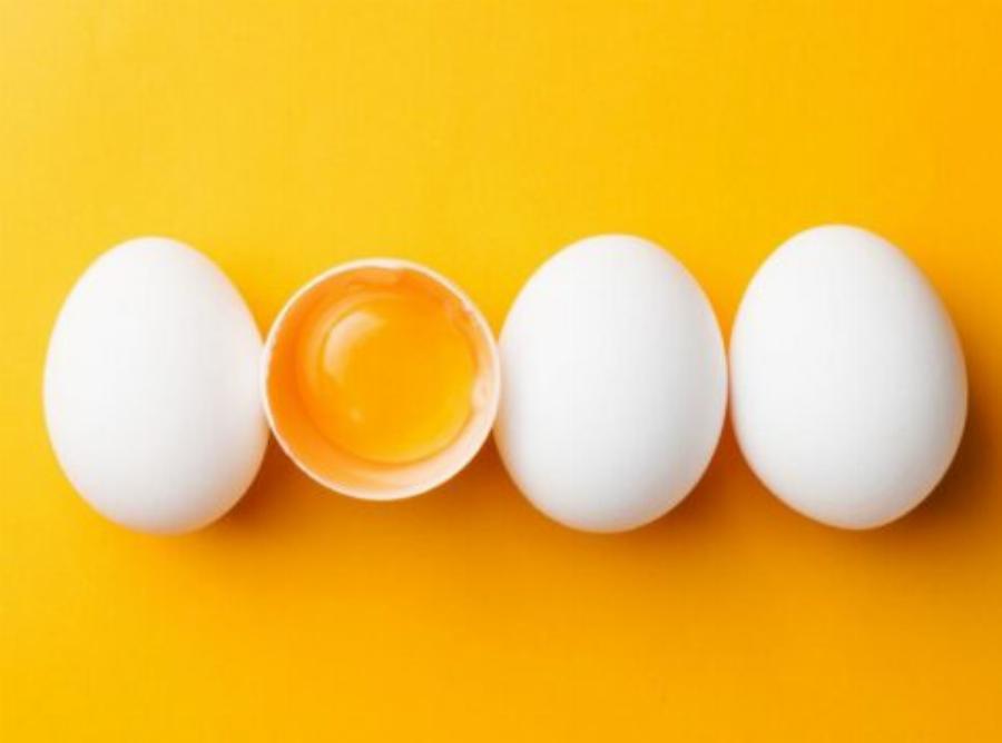 Ο λόγος που είναι λάθος όταν τρώμε ξεχωριστά το ασπράδι από τον κρόκο του αυγού